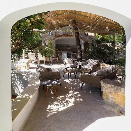 Casa De Verano - Penthouse In With The Private Garden Trogir