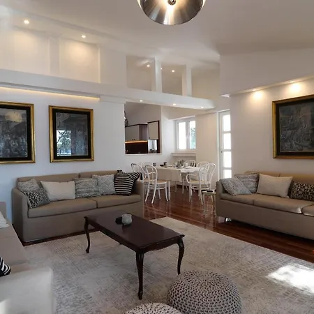 Casa De Verano - Penthouse In With The Private Garden Apartment