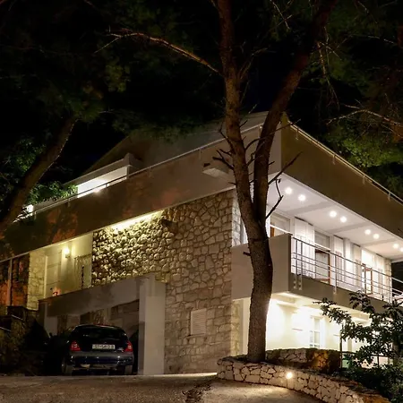 Casa De Verano - Penthouse In With The Private Garden Apartment Trogir