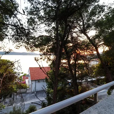 Casa De Verano - Penthouse In With The Private Garden Apartment Trogir
