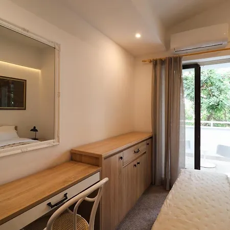 Casa De Verano - Penthouse In With The Private Garden Trogir