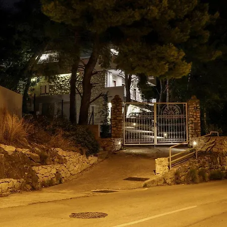 Casa De Verano - Penthouse In With The Private Garden * Trogir